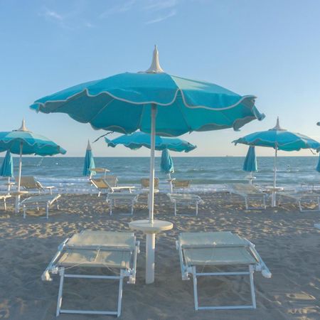Baron Beach Hotel Scauri  Esterno foto