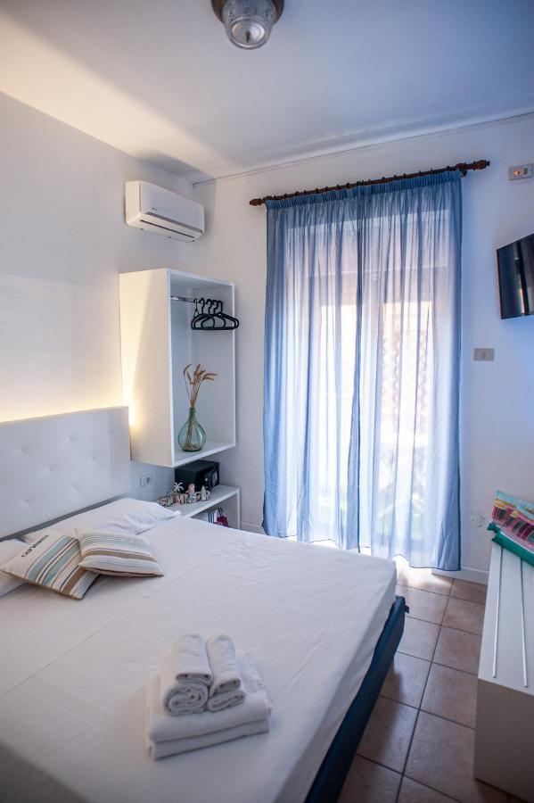 Baron Beach Hotel Scauri  Esterno foto