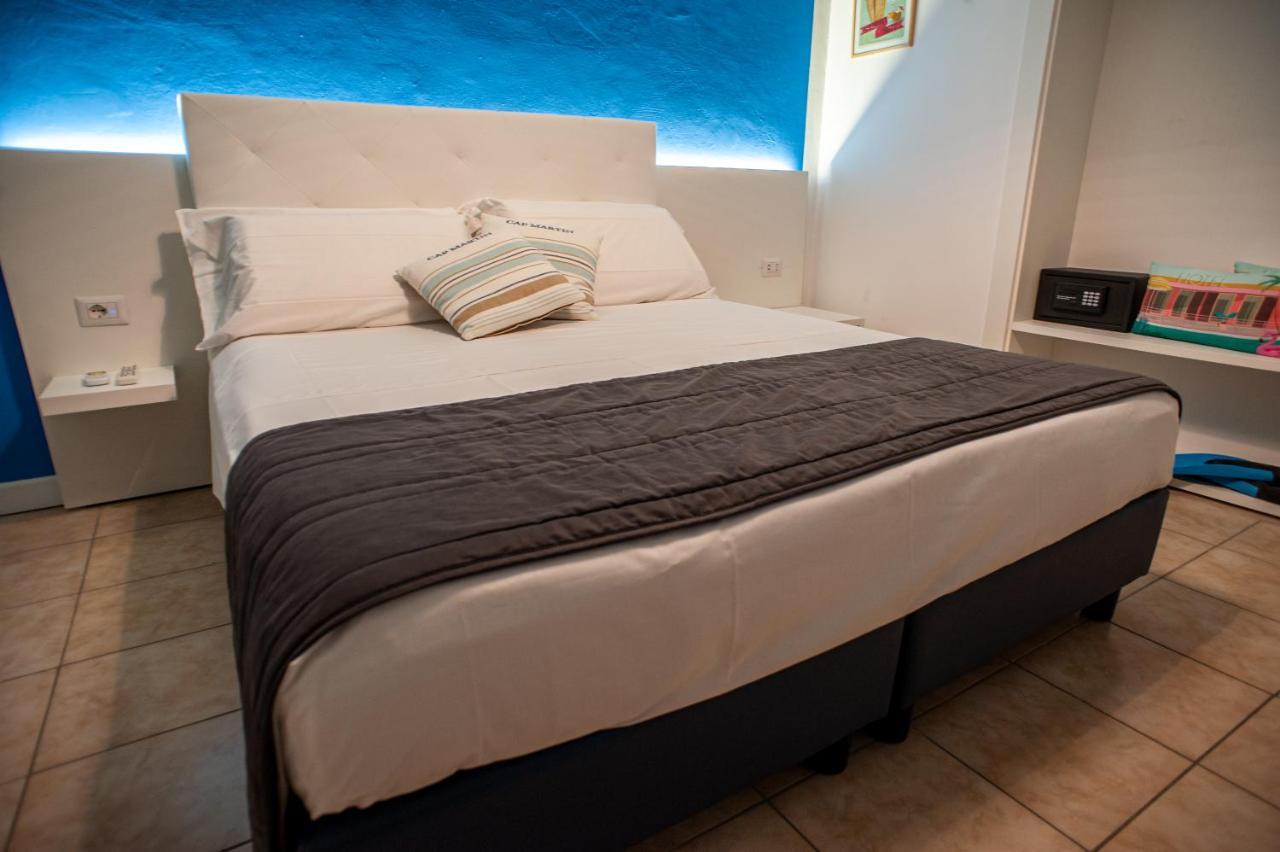 Baron Beach Hotel Scauri  Esterno foto