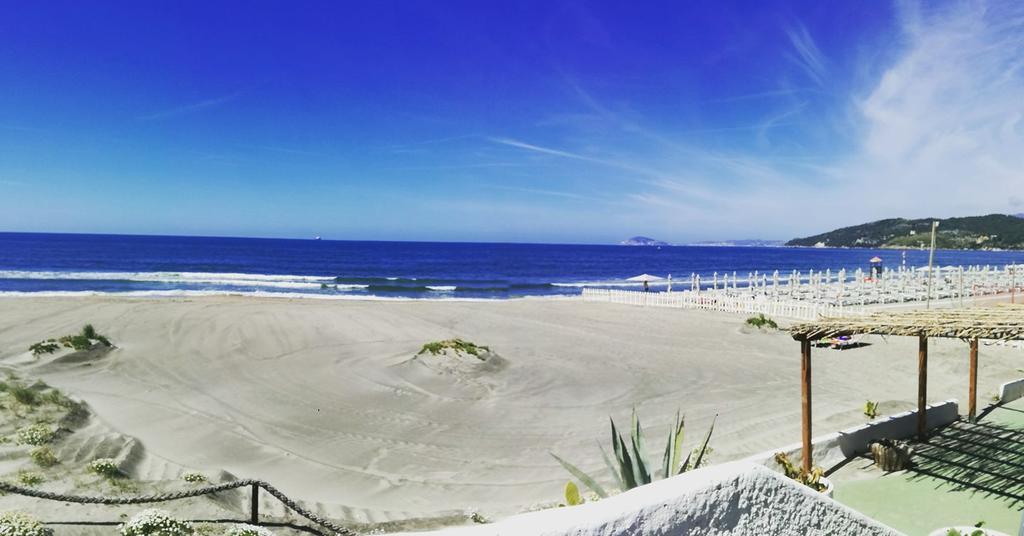 Baron Beach Hotel Scauri  Esterno foto